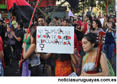 manifestación 8 M uruguay