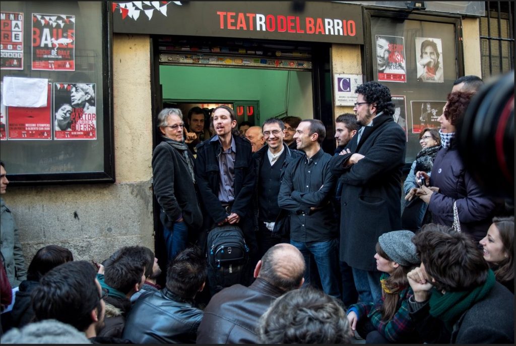Acto de la fundación de Podemos en el Teatro del Barrio, Madrid (2013).- REUTERS
Acto de la fundación de Podemos en el Teatro del Barrio, Madrid (2013).- REUTERS