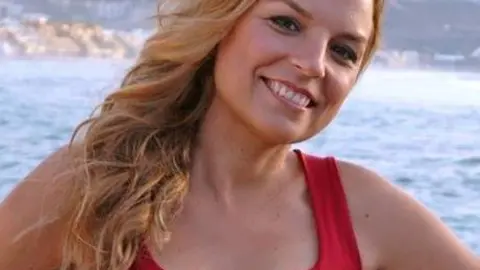 NOEM&Iacute; SANTANA