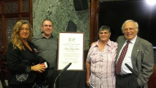 del acto de declaración del Parque Rural de Anaga como Reserva de la Biosfera celebrado, con Fernando Sabaté, el profesor Wolfredo Wildpret, su mujer y una vecina de Anaga.