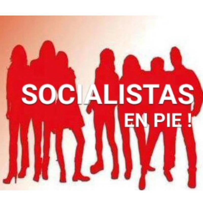 socialistas en pie
