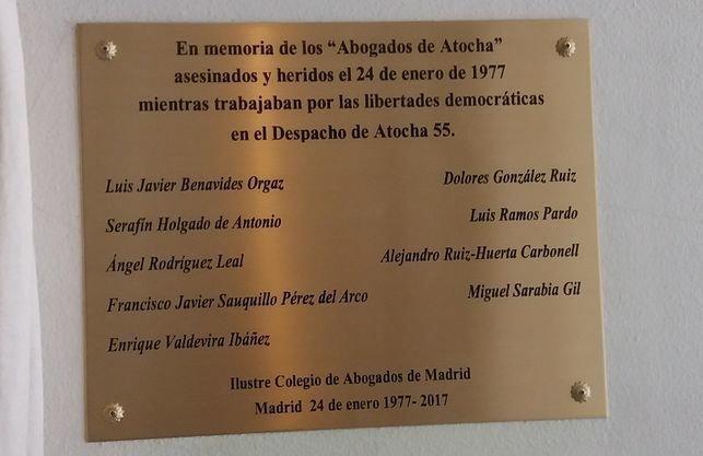 Placa-homenaje-abogados-Atocha_EDIIMA20170123_0478_19