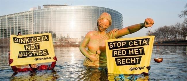 15/02/2017 Protest ahead of Vote on EU-Canada Trade Deal at EU Parliament in StrasbourgGreenpeace protesta ante el Parlamento Europeo en Estrasburgo contra el CETAEUROPA EUROPA ESPAÑA UNIÓN EUROPEA SOCIEDADERIC DE MILDT/GREENPEACE