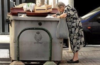 ANCIANA BASURA
