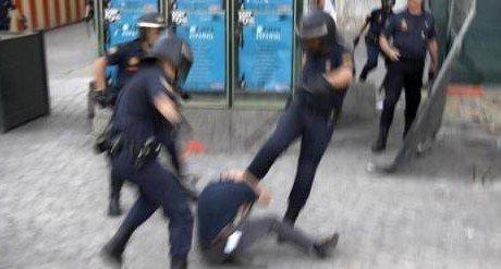 REPRESIÓN POLICÍA