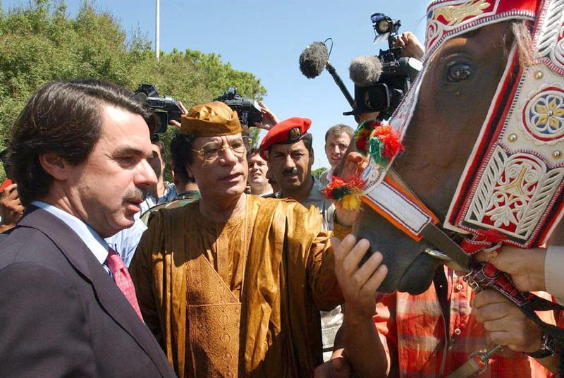 aznar caballo gadafi