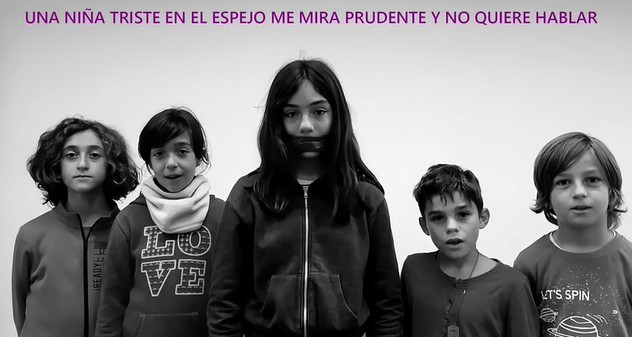 niñas la puerta violeta