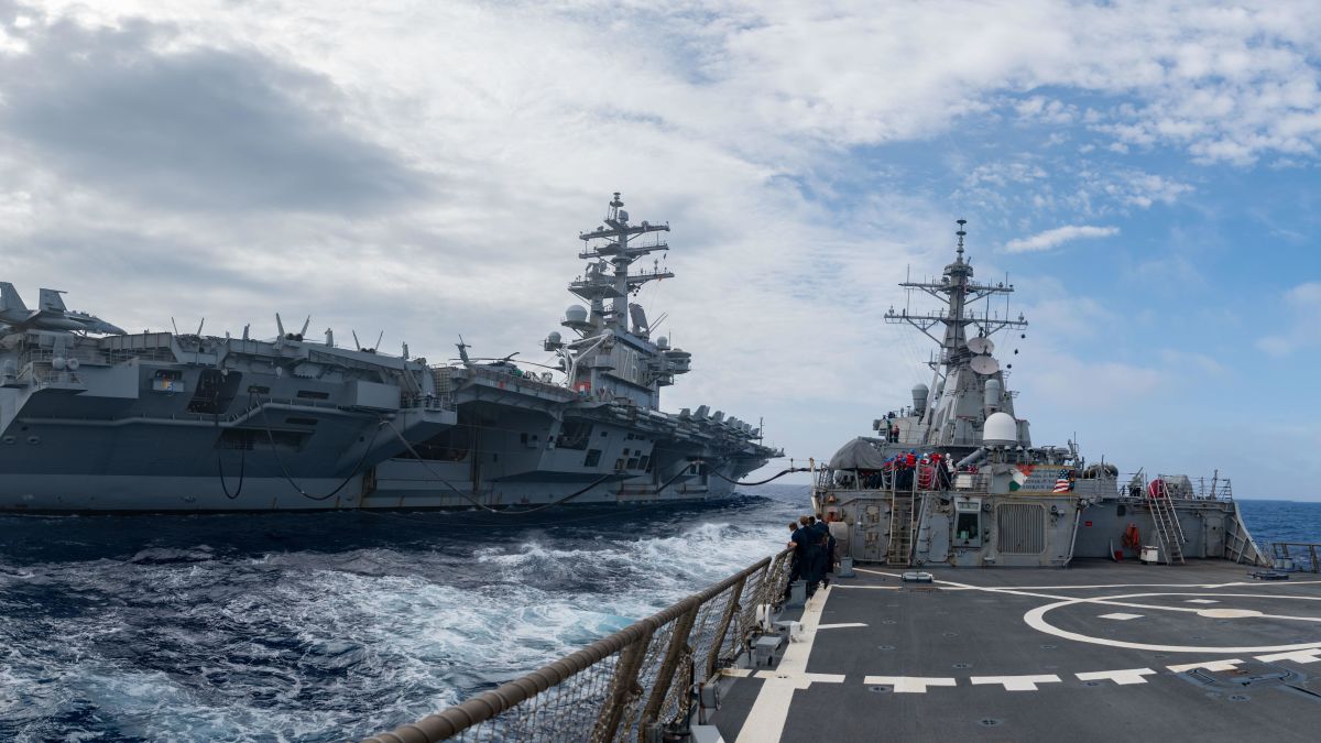 Portaaviones USS Reagan en aguas cercanas a China