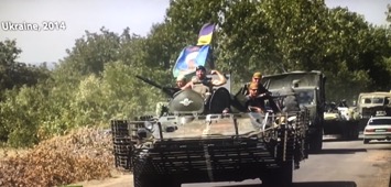 Tanque ucraniano en 2014 con saludo y banderas nazis