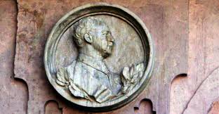 MEDALLÓN DE FRANCO EN SALAMANCA, RETIRADO EN 2017