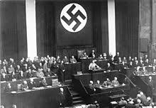 HITLER EN EL PODER