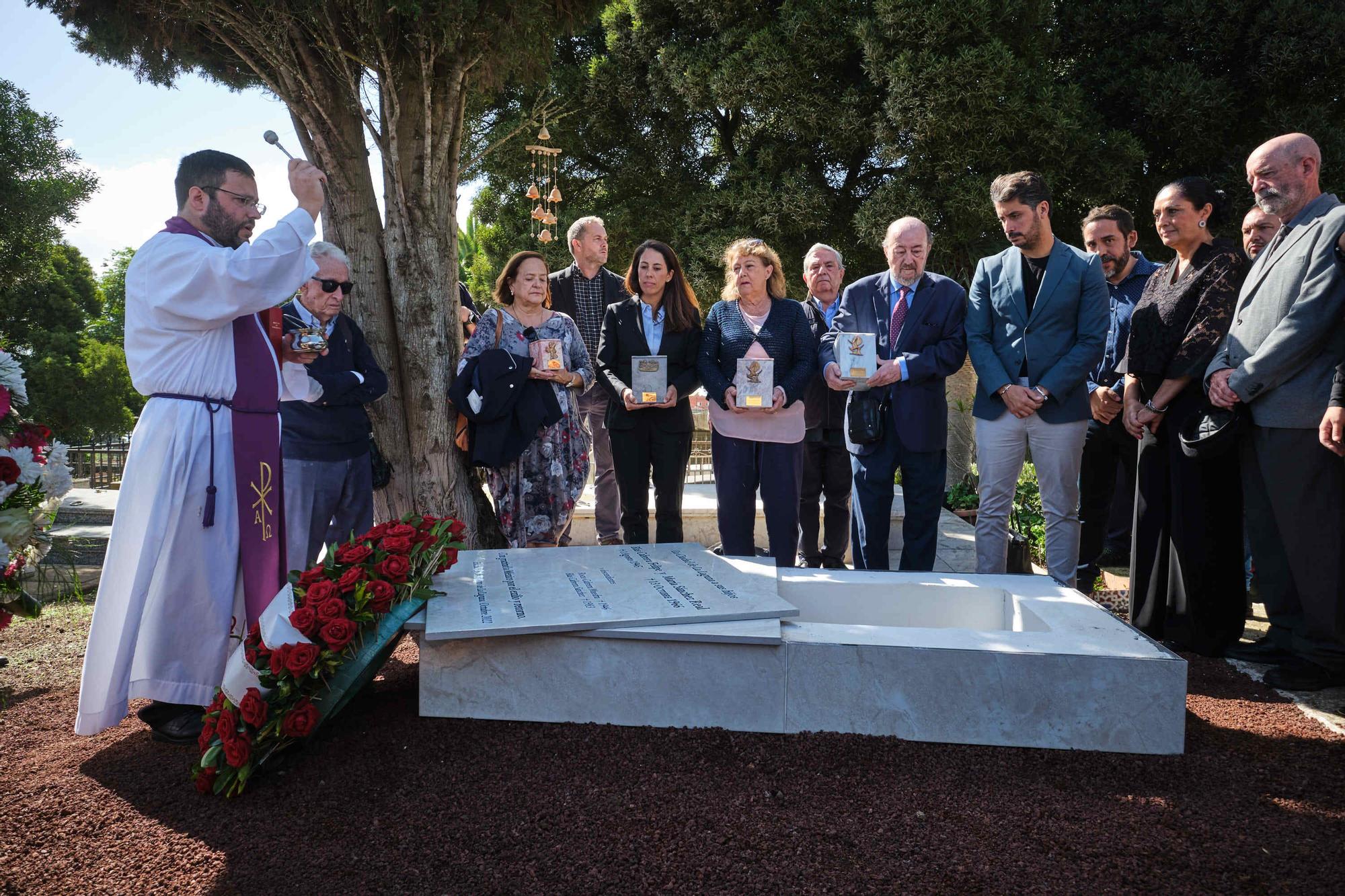 BLAS CABRERA ENTERRADO EN LA LAGUNA