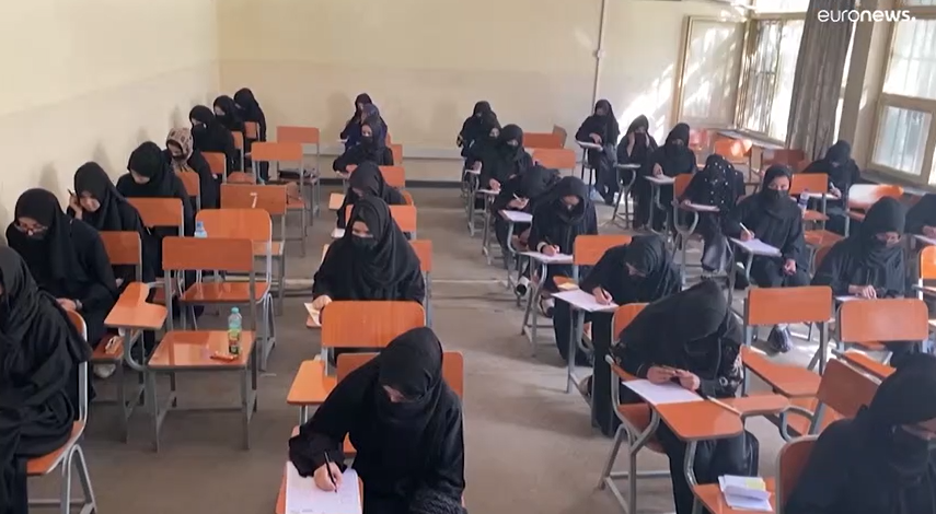 ESTUDIANTES AFGANAS