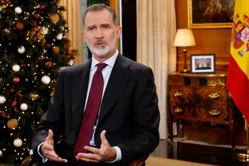 Felipe VI, durante la emisión de su discurso navideño de 2022  RTVE