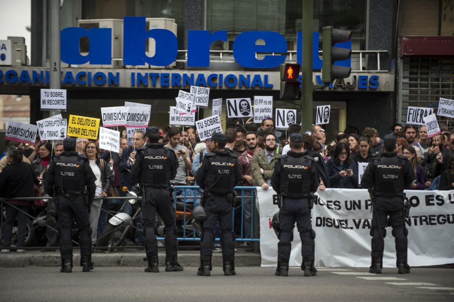 Protestas en Génova a raíz del caso del desfalco del Canal de Isabel II. ÁLVARO MINGUITO