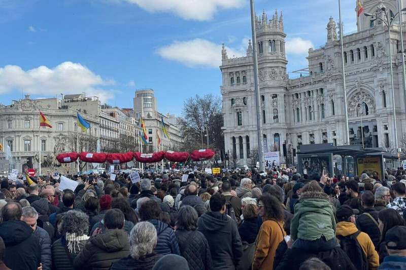 La concentración, ya en la Plaza de Cibeles.
ÁLEX BLASCO GAMERO