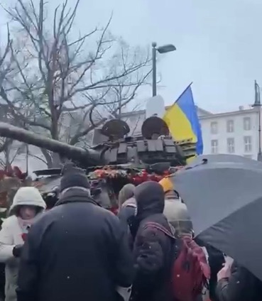 Tanque ruso destruido en kiev en 2022