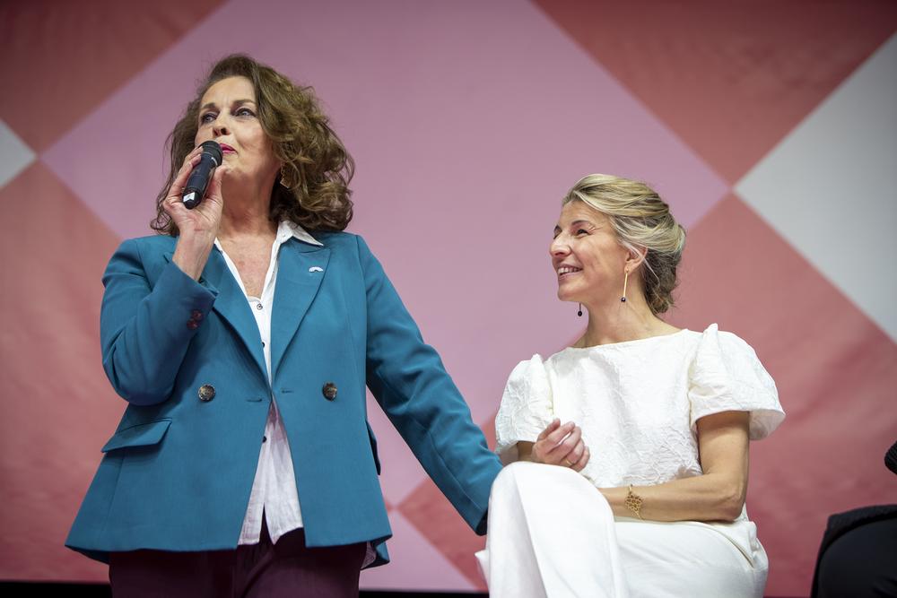 Carla Antonelli y Yolanda Díaz en el acto de Sumar del domingo 2 de abril.