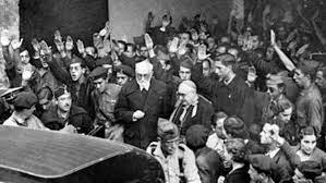 UNAMUNO SALE DEL PARANINFO DESPUÉS DEL ALTERCADO CON MILLÁN ASTRAY