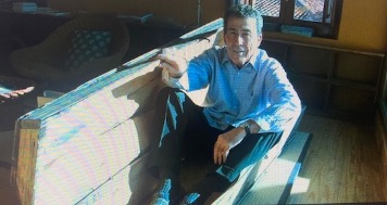 Sánchez Dragó en ataúd hogareño