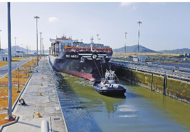 Tránsito de un buque neopanamax por el Canal de Panamá.Archivo | La Estrella de Panamá