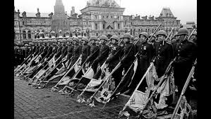 BANDERAS NAZIS TOMADAS POR LAS TROPAS SOVIÉTICAS