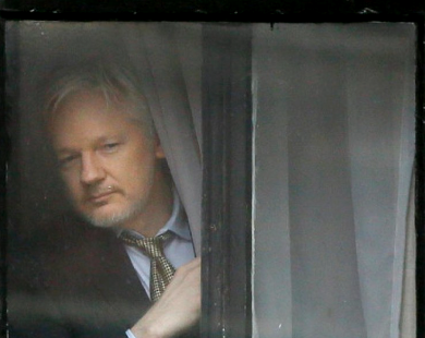ASSANGE DURANTE SU RECLUSIÓN EN LA EMBAJADA DE ECUADOR