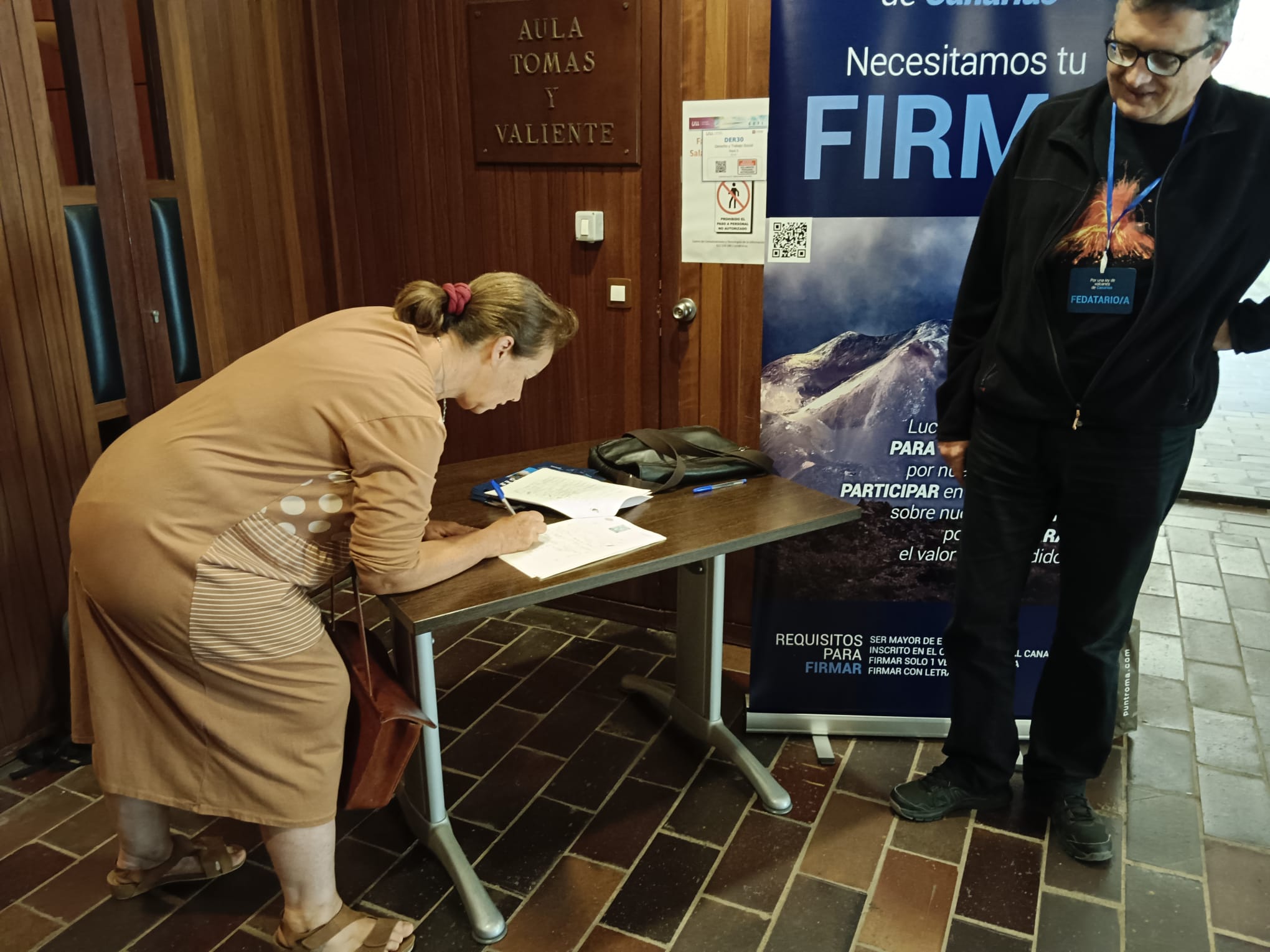 RECOGIDA DE FIRMAS DEL DÍA 14 EN LA ULL