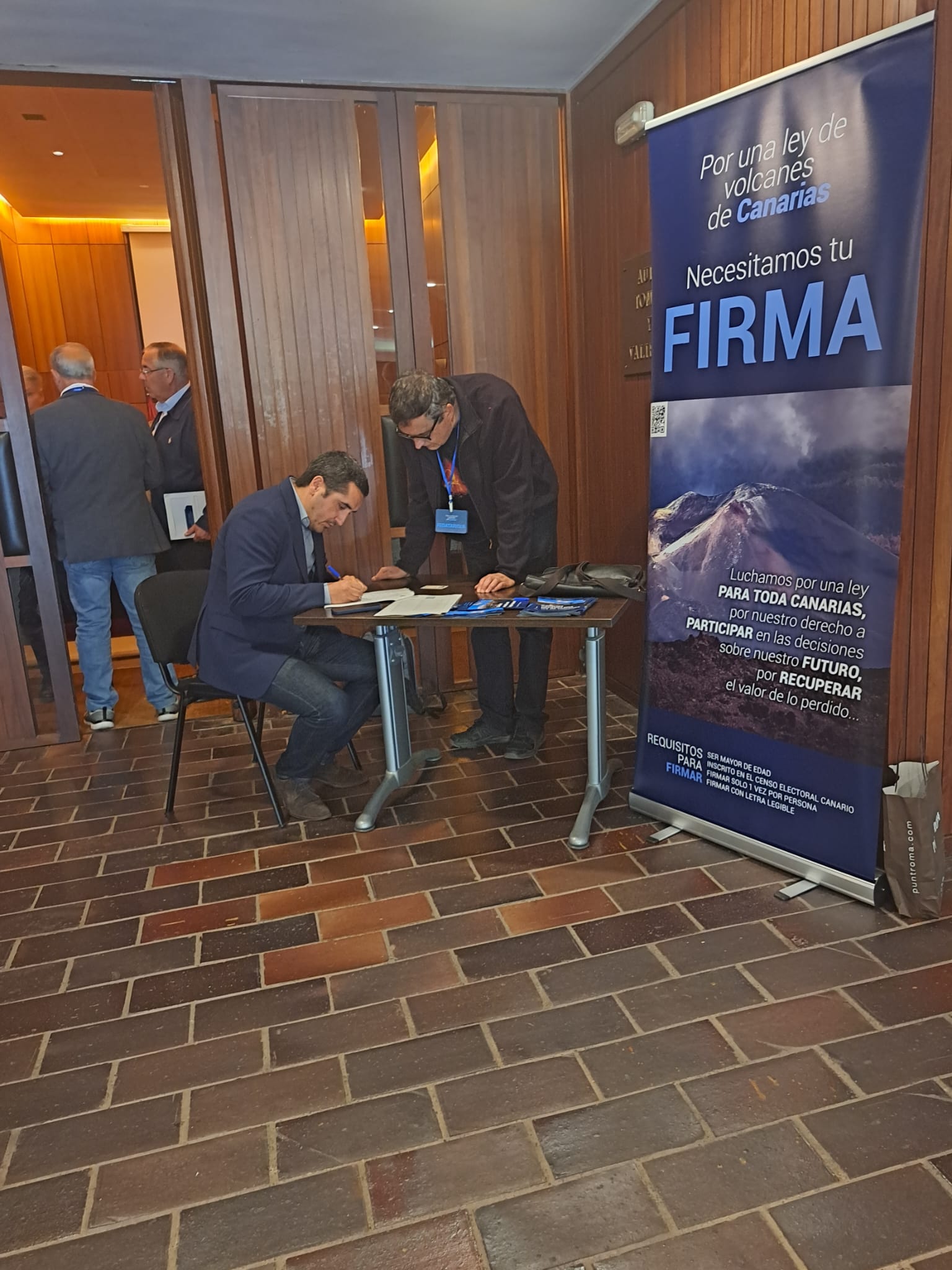 RECOGIDA DE FIRMAS DEL DÍA 14 EN LA ULL