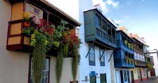 BALCONES EN LA PALMA CON SUS ANTIGUAS LETRINAS
