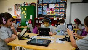 TECNOLOGÍA EN LAS ESCUELAS EN LOS PAÍSES OPULENTOS