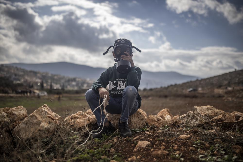 Un niño asiste a los enfrentamientos con el ejército israelí en Nablus en septiembre de 2023. BRUNO THEVENIN