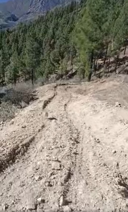 camino destruido