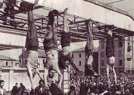 MUSSOLINI, PETACCI Y OTROS TRES