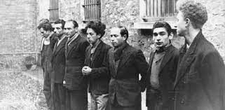 Missak Manouchian y siete miembros de la Resistencia, detenidos en 1944, poco antes de su ejecución Roger Viollet via Getty Images