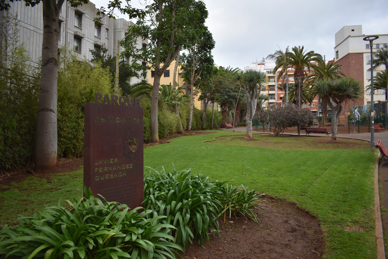 Parque Javier Fernández Quesada, en memoria del estudiante de la ULL asesinado  Drago Canarias