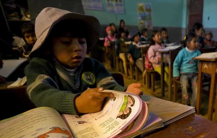 La infancia latinoamericana entre las ansias de educación y el impacto de la pobreza_ Niños en una escuela de Bolivia_ Foto PNUD