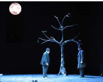 ESPERANDO A GODOT
