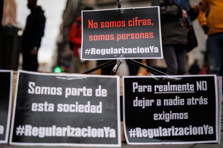 REGULARIZACIÓN YA Concentración para exigir la regularización de todas las personas migrantes en situación administrativa irregular, a 19 de febrero de 2022, en Madrid