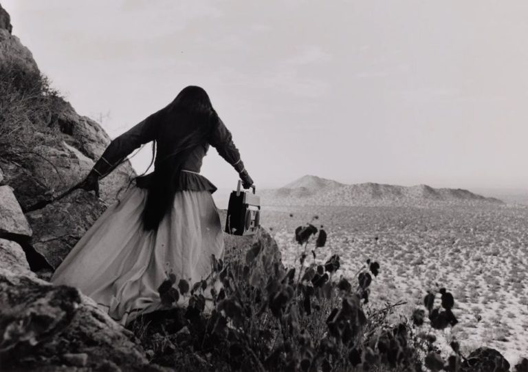 Graciela Iturbide (México), Mujer Ángel, Desierto de Sonora, México, 1979.1