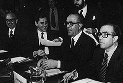 CALVO SOTELO FIRMA LOS PRIMEROS ACUERDOS DE ADHESIÓN A LAS COMUNIDADES EUROPEAS EN 1979