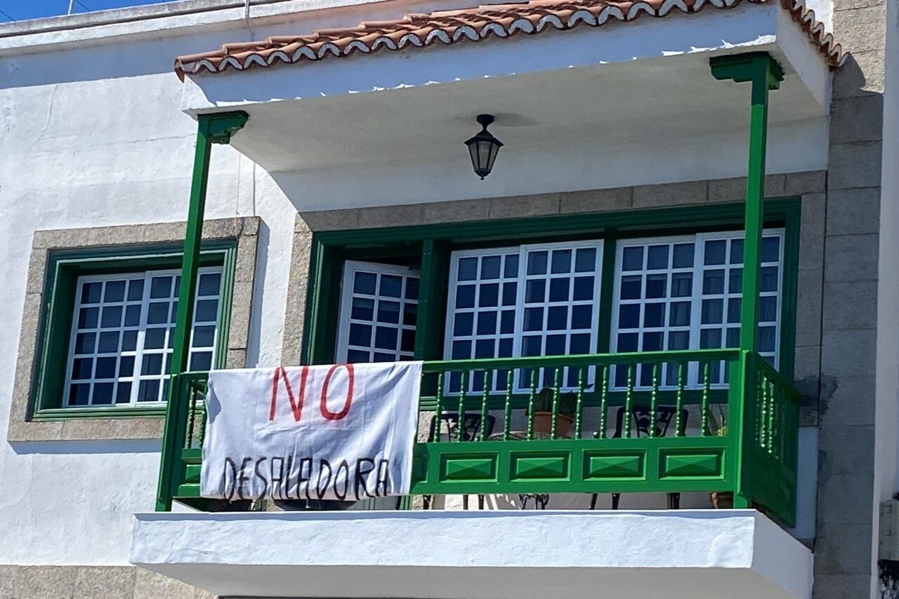 pancartas en Fuencaliente contra la desaladora y a favor de arreglar el canal LP1 (5)
