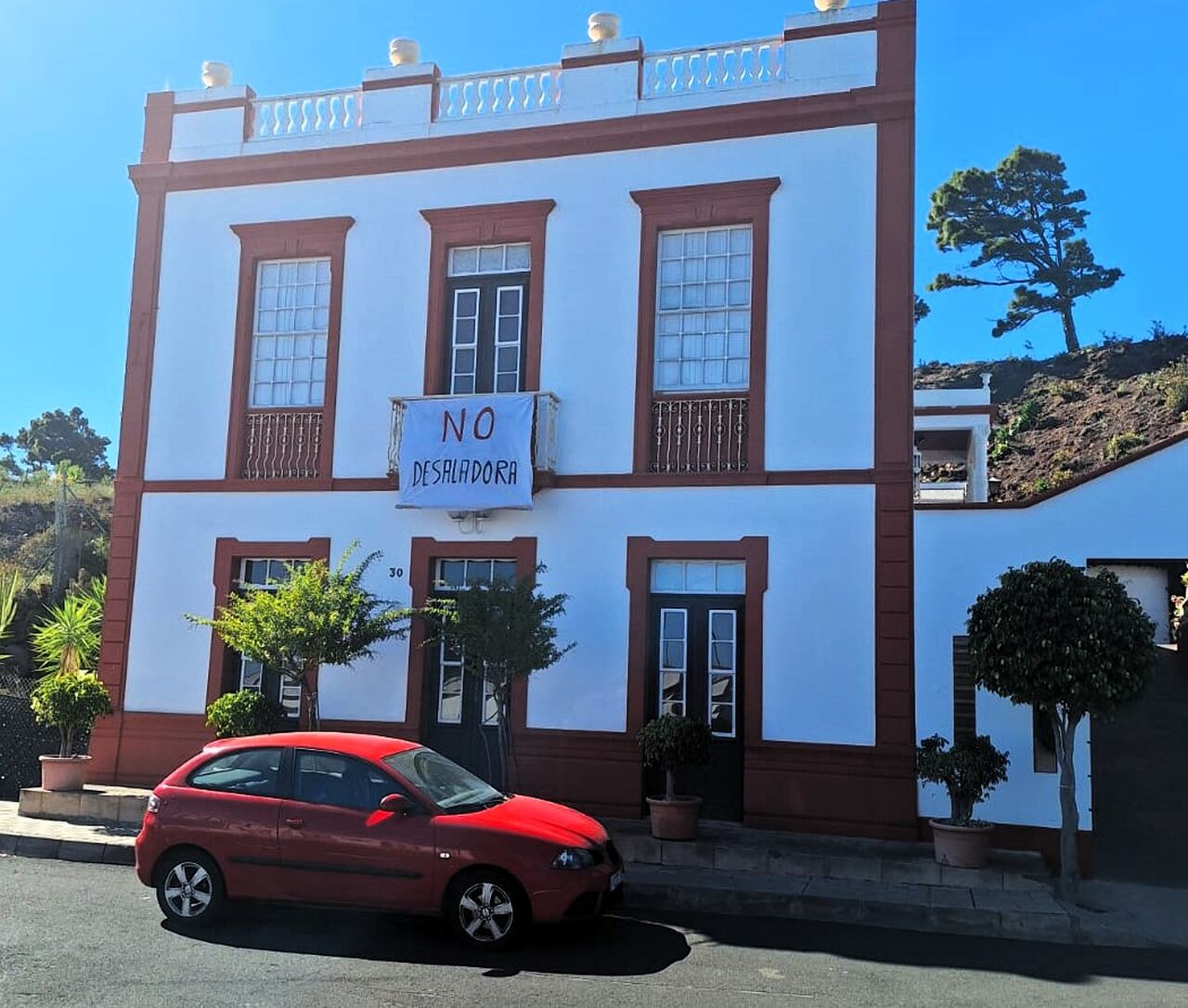 pancartas en Fuencaliente contra la desaladora y a favor de arreglar el canal LP1 (12)