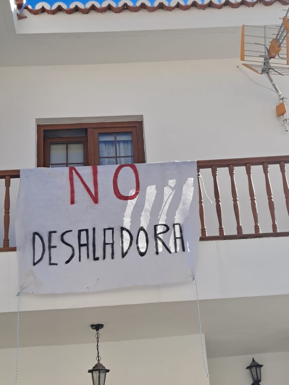 pancartas en Fuencaliente contra la desaladora y a favor de arreglar el canal LP1 (13)