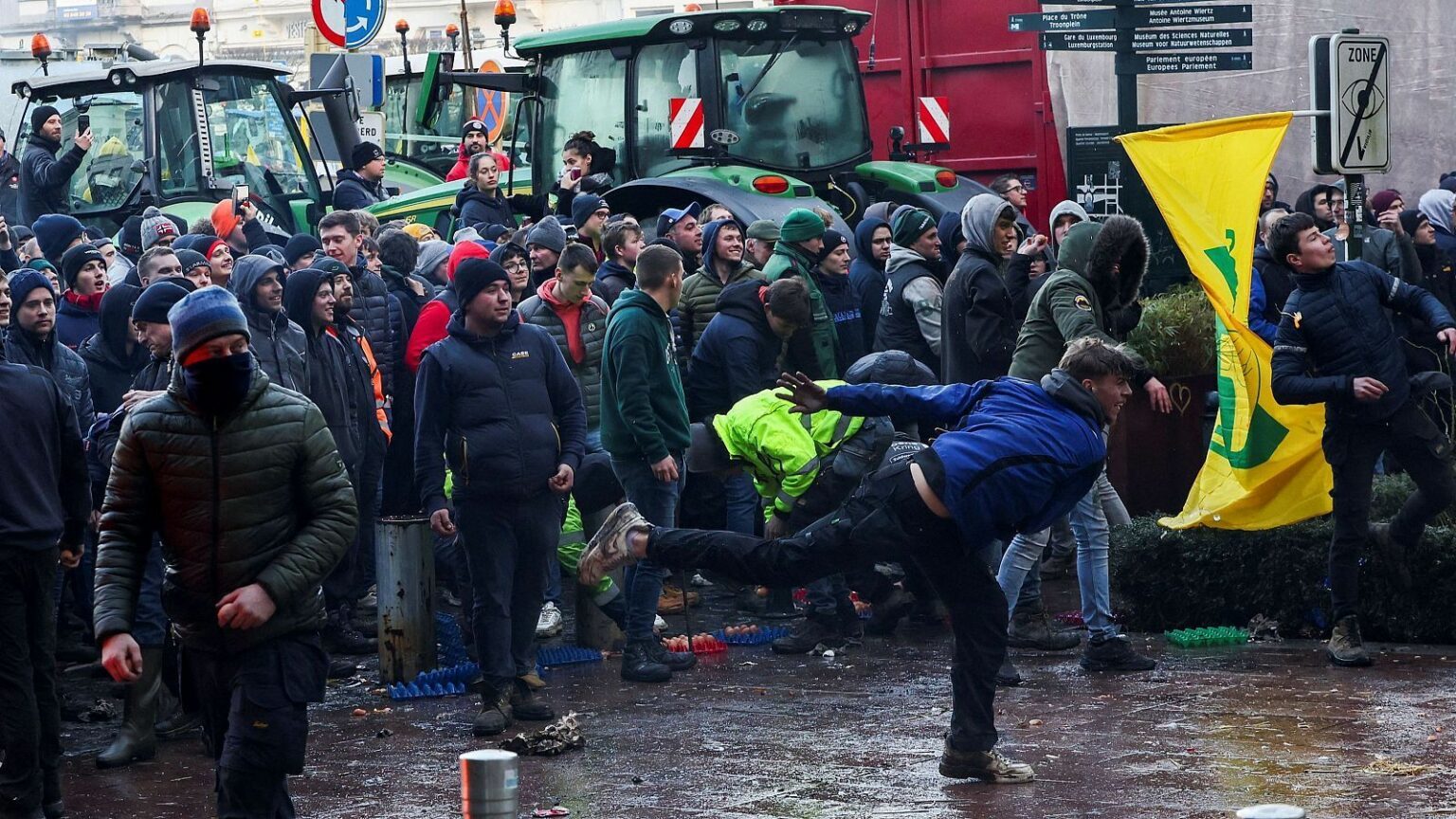 Protestas de agricultores europeos contra las políticas de la UE para el agro Foto ATTAC