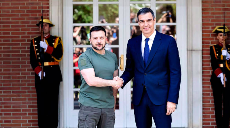 Zelenski, aliado de Netanyahu, saluda a Sánchez. Público.