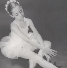 La niña Claudia clases de ballet