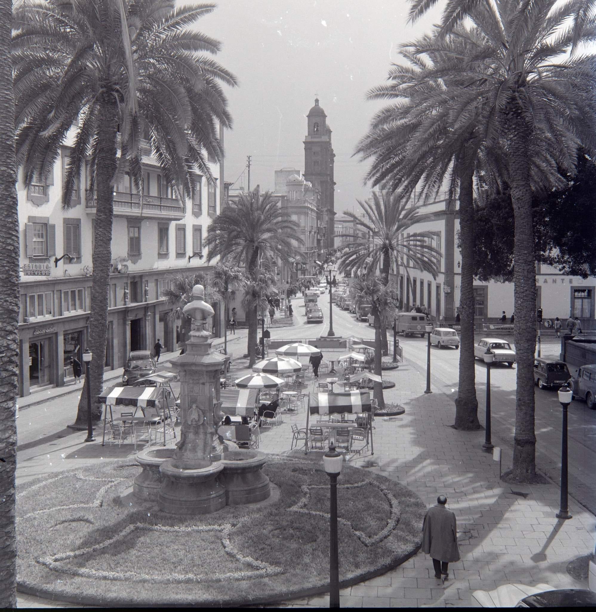 LAS PALMAS DE GRAN CANARIA. PLAZA CAIRASCO Y CALLE MURO DESDE EL GABINETE LITERARIO, A LA IZQUIERDA ESTABA LA LIBRERÍA HISPANIA