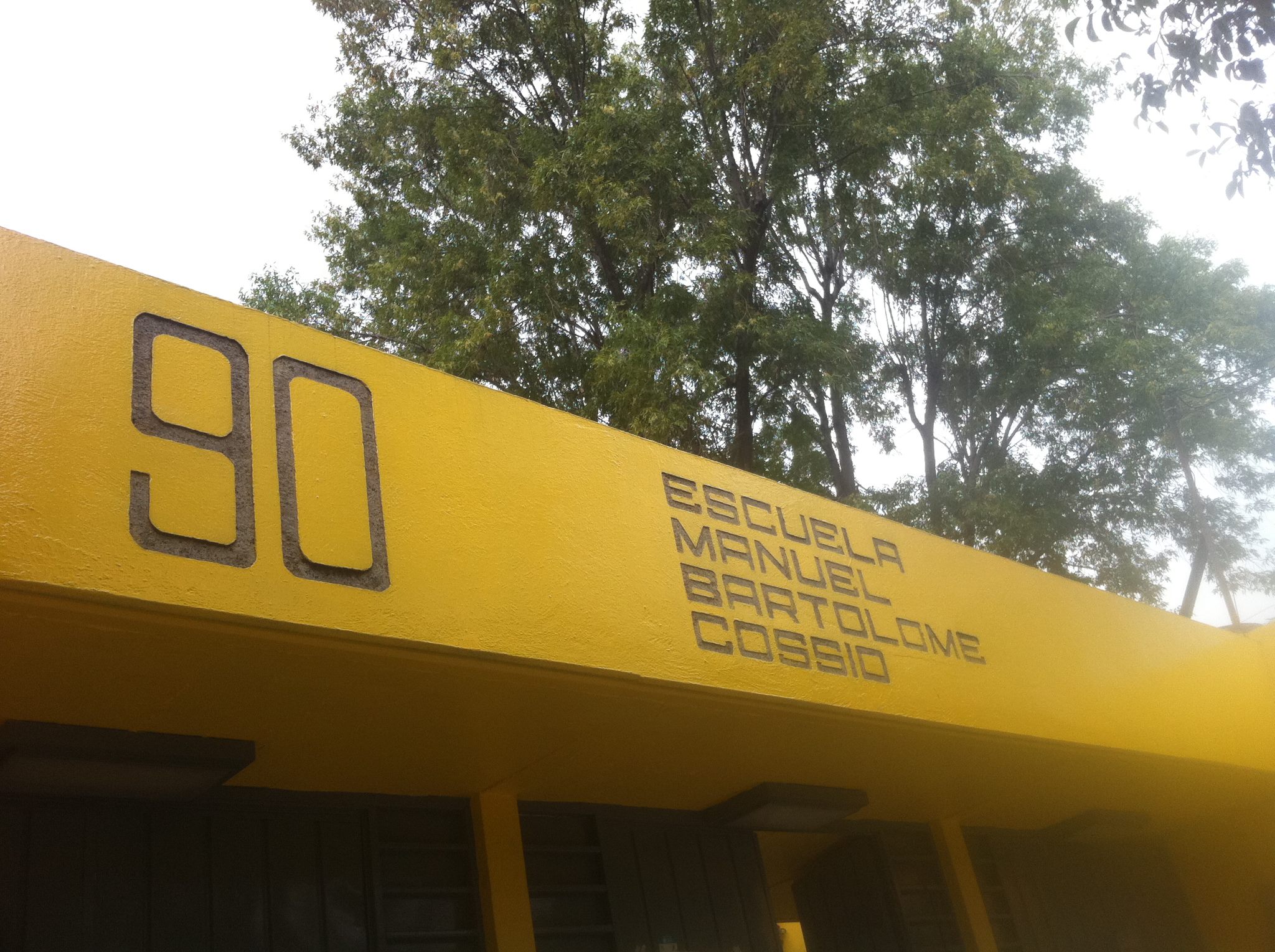 ESCUELA MANUEL BARTOLOMÉ COSSÍO