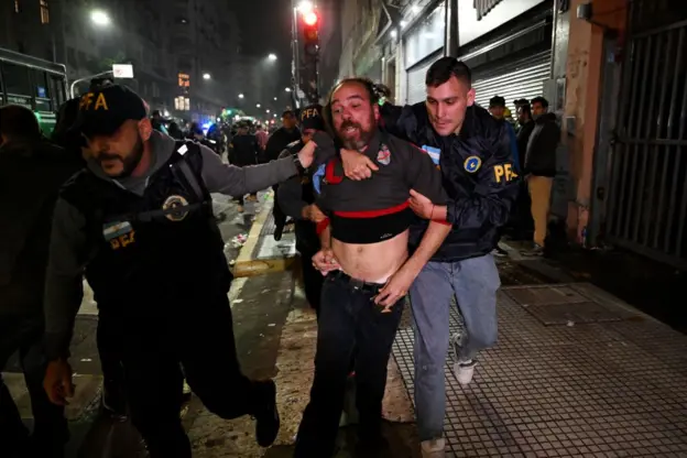 DETENIDOS PROTESTAS LEY DE BASES ARGENTINA JUNIO 2024
